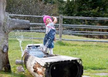 Sommer_02_Kinder_Brunnen_-_Foto_G.A.Service_GmbH.jpg